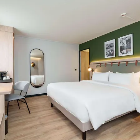 Campanile Marne La Vallee - Saint-georges Hotel 3*