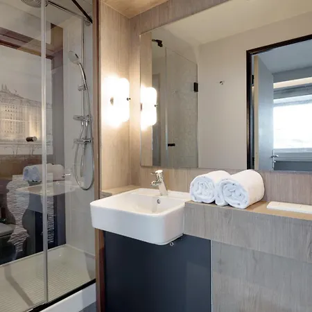 Campanile Marne La Vallee - Saint-georges Hotel 3*